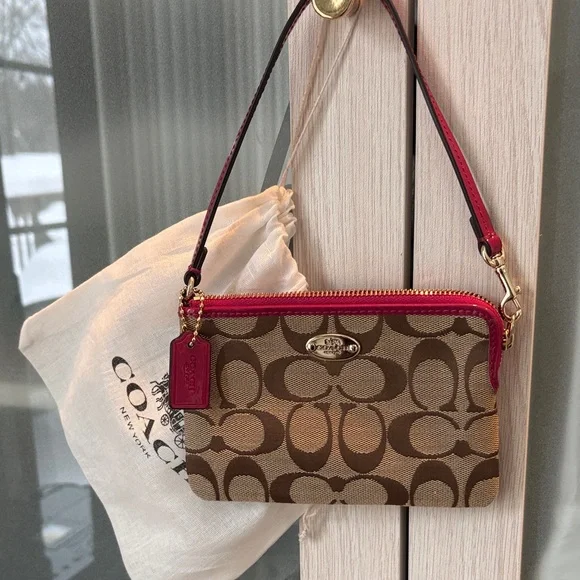 Coach Classic Jacquard Wristlet EUC - Picture 1 of 10